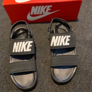 Women’s Nike Tanjun Sandal